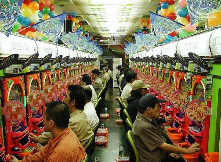 Maruhan Shinsekai interior